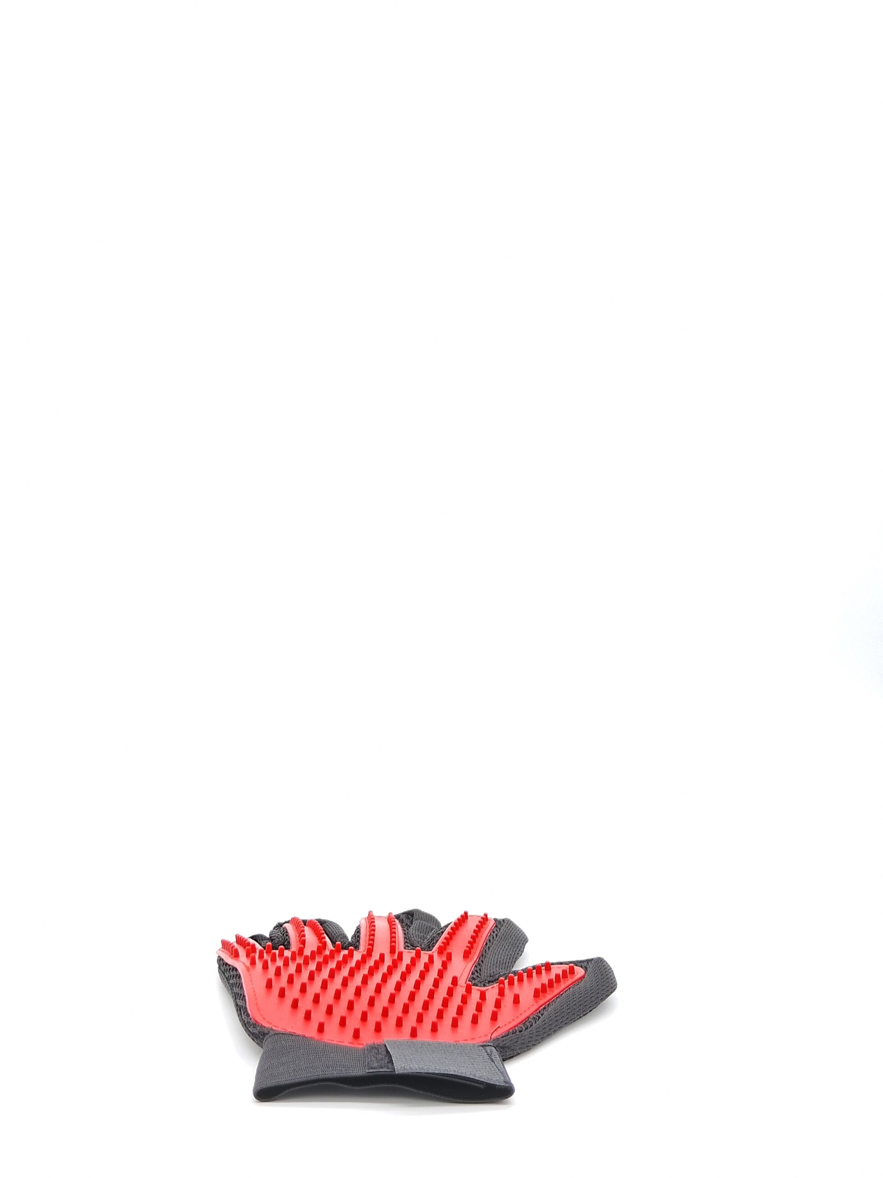 🧤 PugGroom™ Deshedding Gloves – The Easy Way to Keep Your Pug Clean & Shed-Free