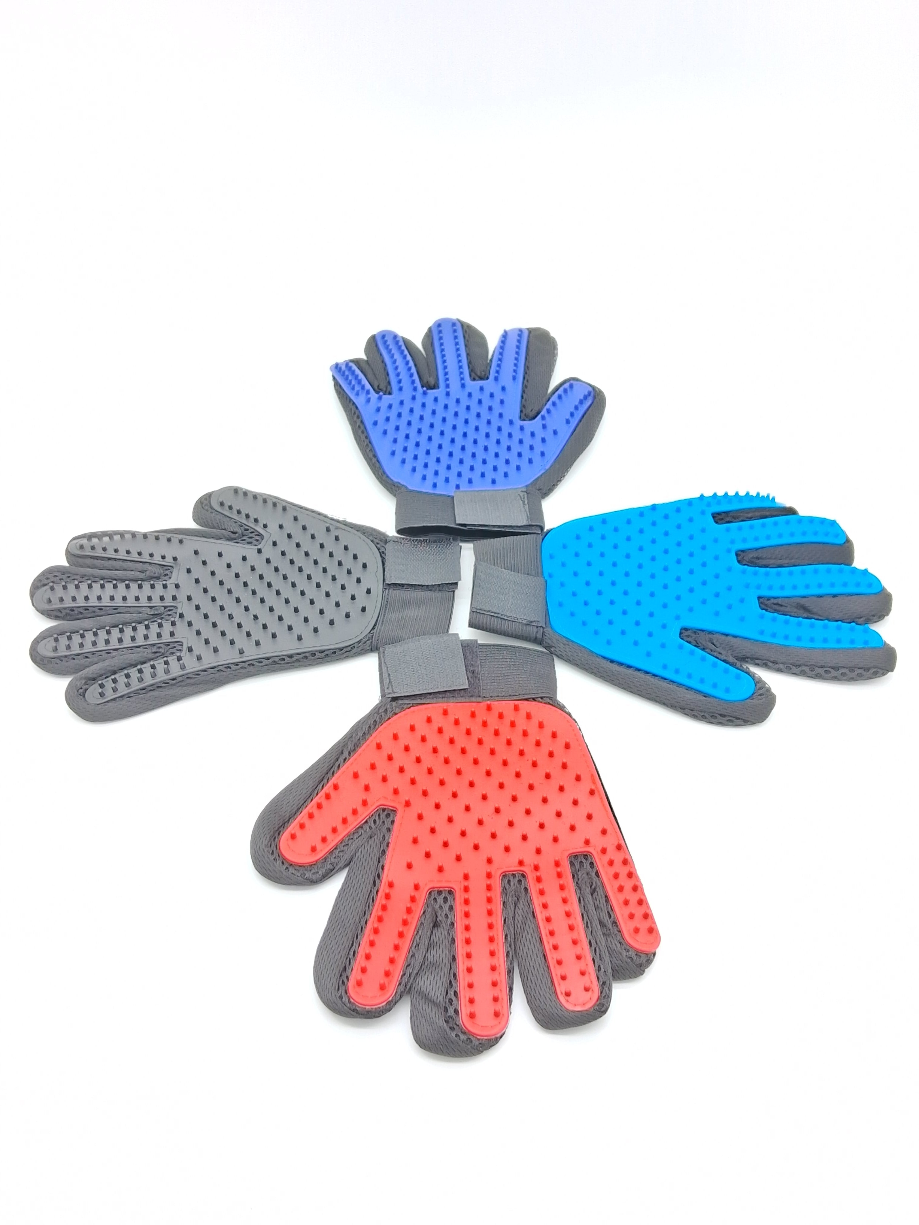 🧤 PugGroom™ Deshedding Gloves – The Easy Way to Keep Your Pug Clean & Shed-Free