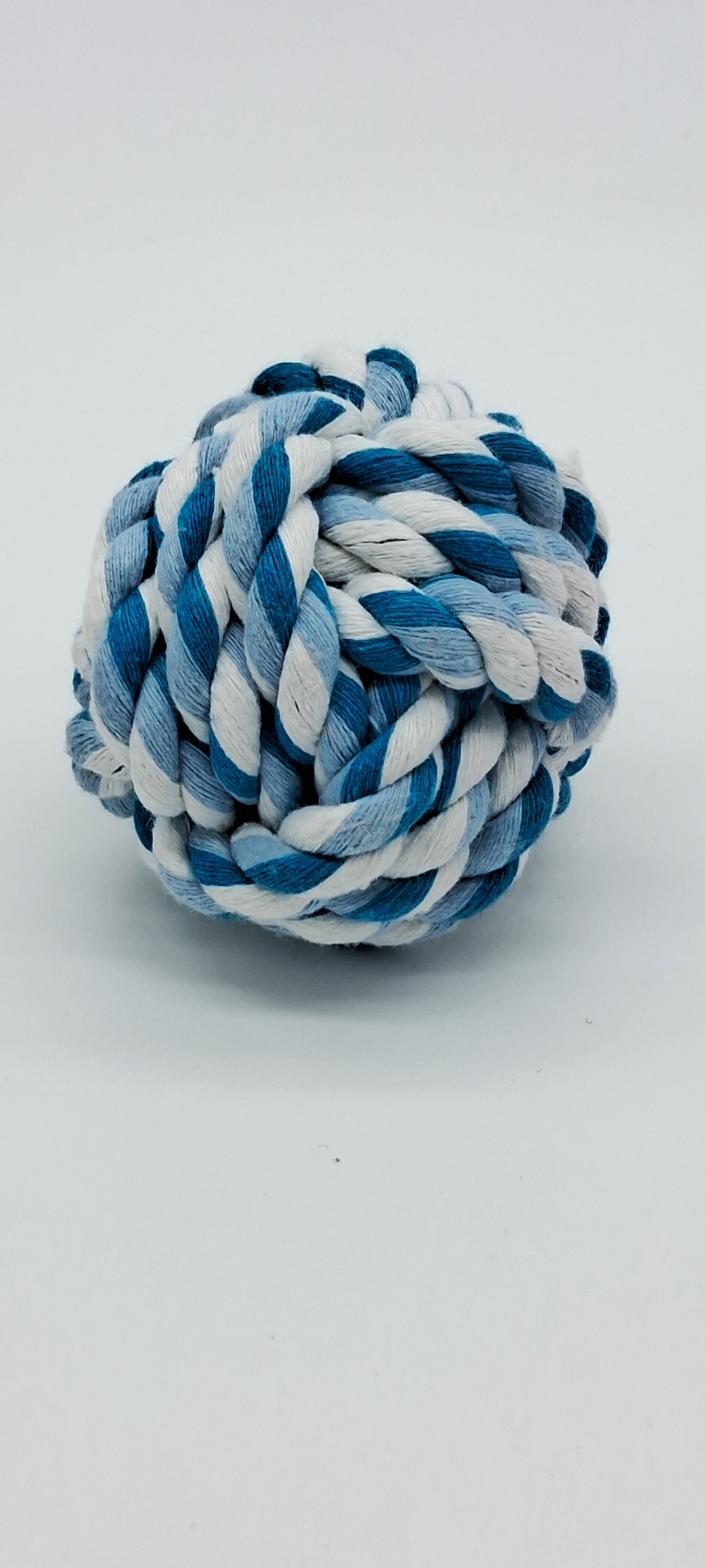 🎾 PugFetch™ Rope Ball – The Natural Toy for Endless Pug Playtime