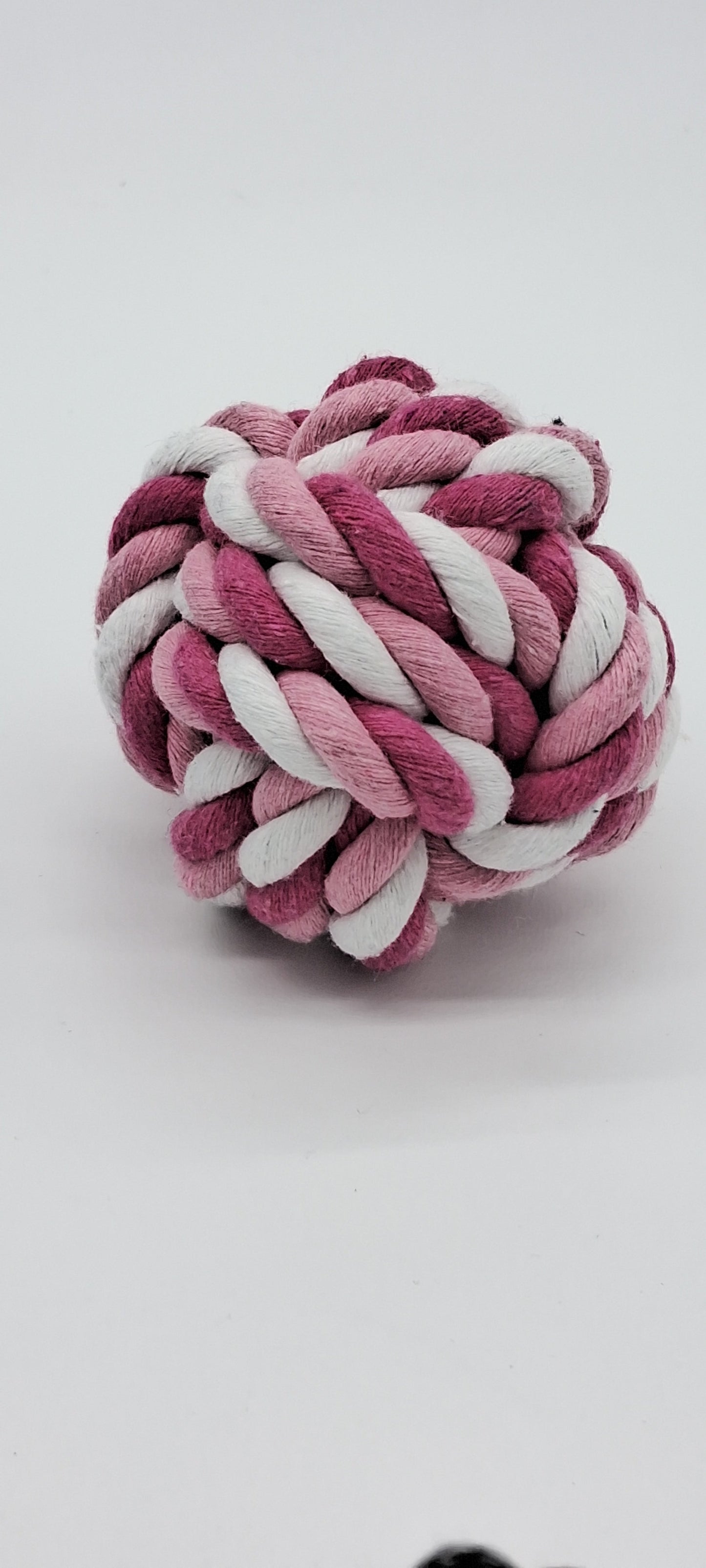 🎾 PugFetch™ Rope Ball – The Natural Toy for Endless Pug Playtime