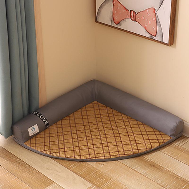 🌬️ Pug Breeze Bed™ – The Cool & Cozy Summer Oasis for Pugs