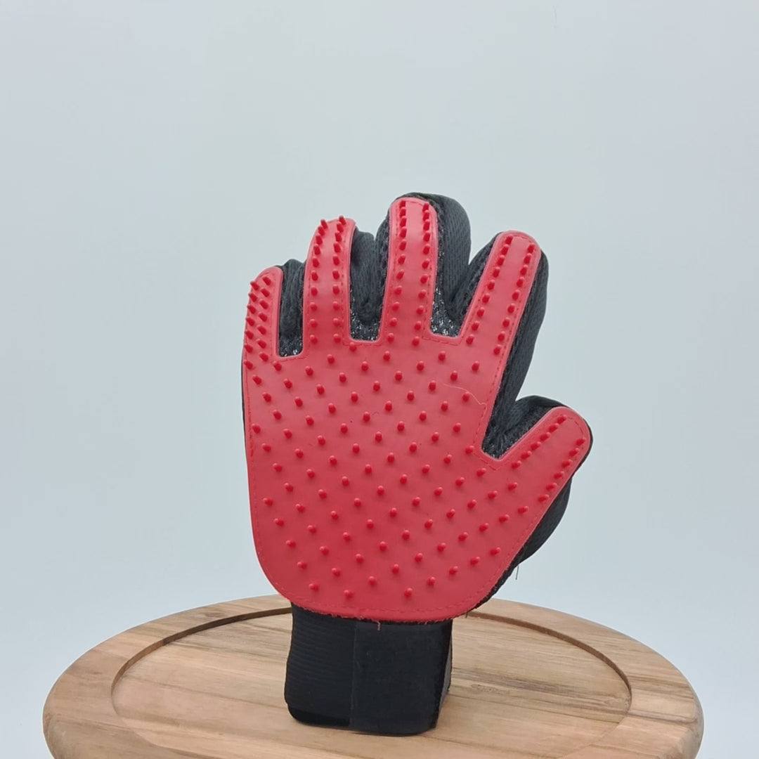 🧤 PugGroom™ Deshedding Gloves – The Easy Way to Keep Your Pug Clean & Shed-Free